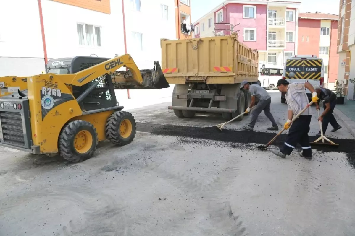 Odunpazarı Belediyesi Kışın Yıpranan Asfaltları Onarıyor