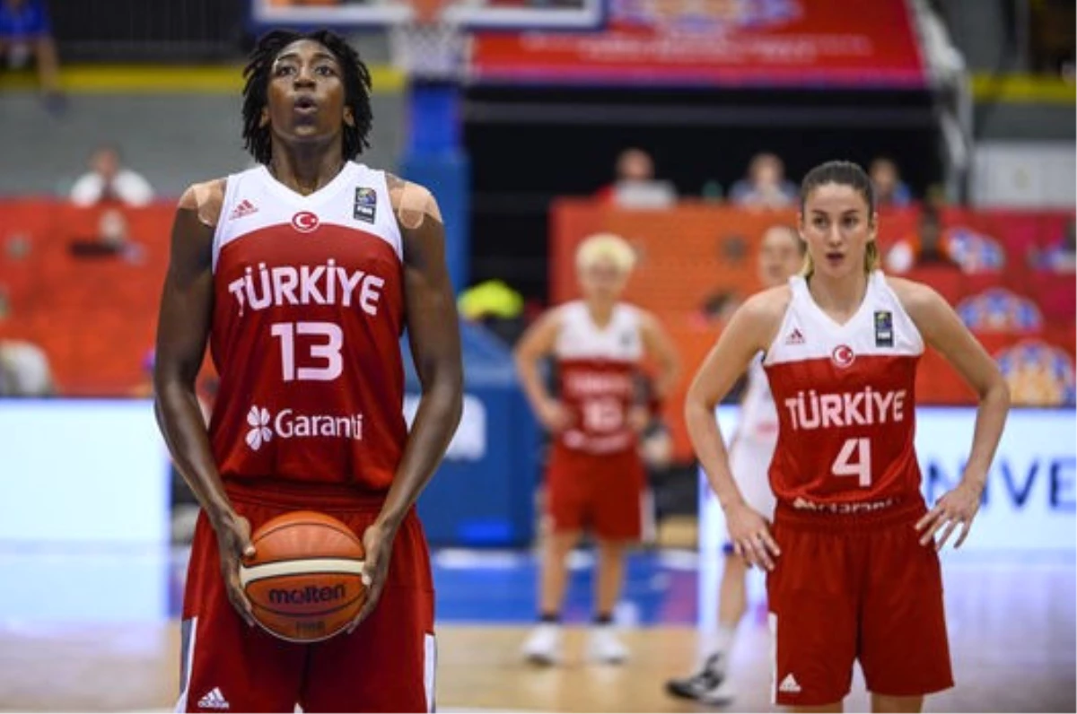 Quanitra Hollingsvorth: "Ydü ile Basketbol Kariyerimi Yükselttim"