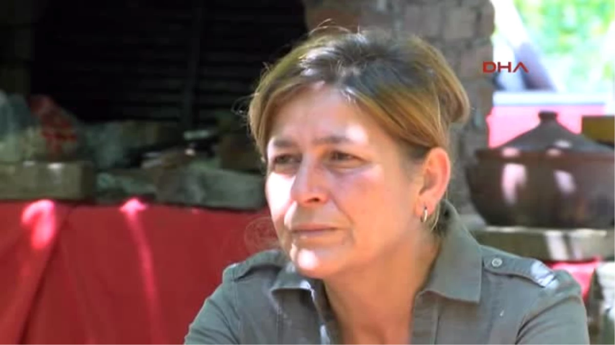 Rakka\'da Öldürülen Ayşe Deniz Karacagil\'in Anne ve Babası Gözaltına Alındı