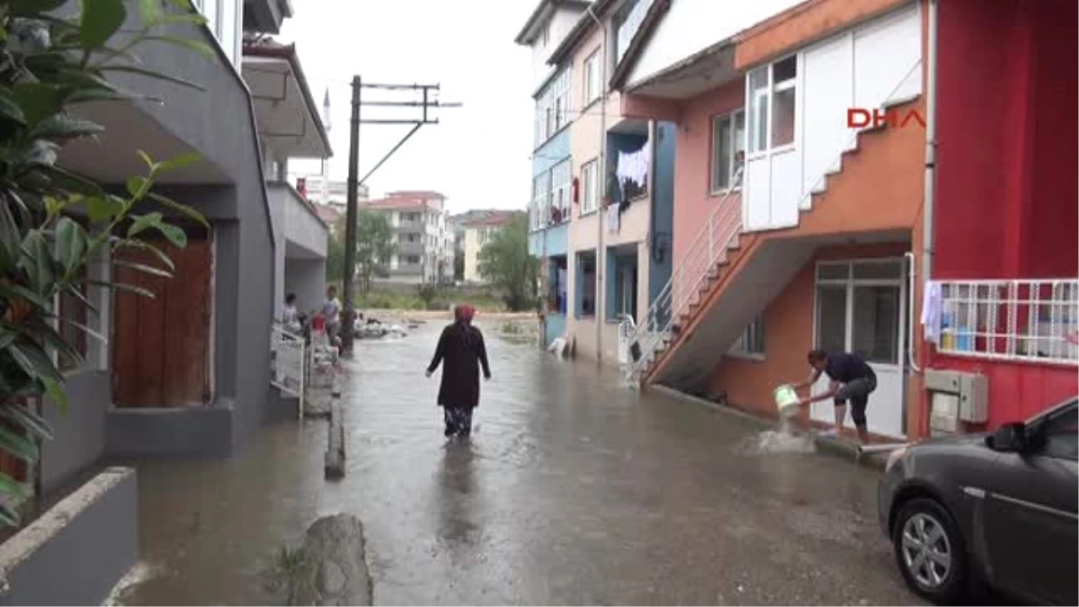 Sakarya\'da Yağmur, Su Baskınlarına Yol Açtı