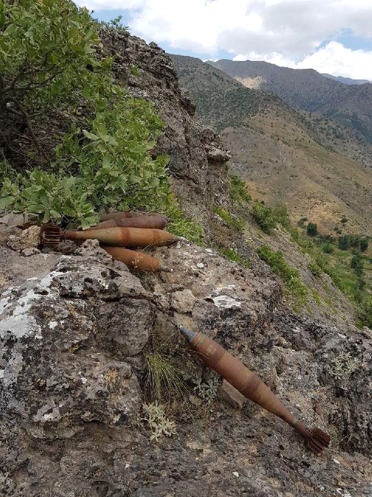 Siirt ve Şırnak\'taki Operasyonlarda Çok Sayıda Silah ve Mühimmat Ele Geçirildi