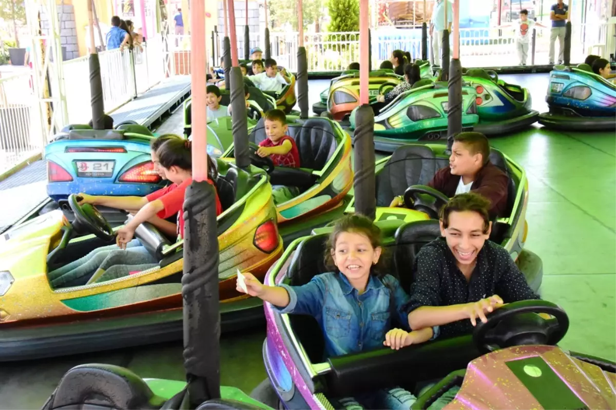 Sosyal Etkinlik Merkezi\'nden Çocuklara Lunapark Sürprizi