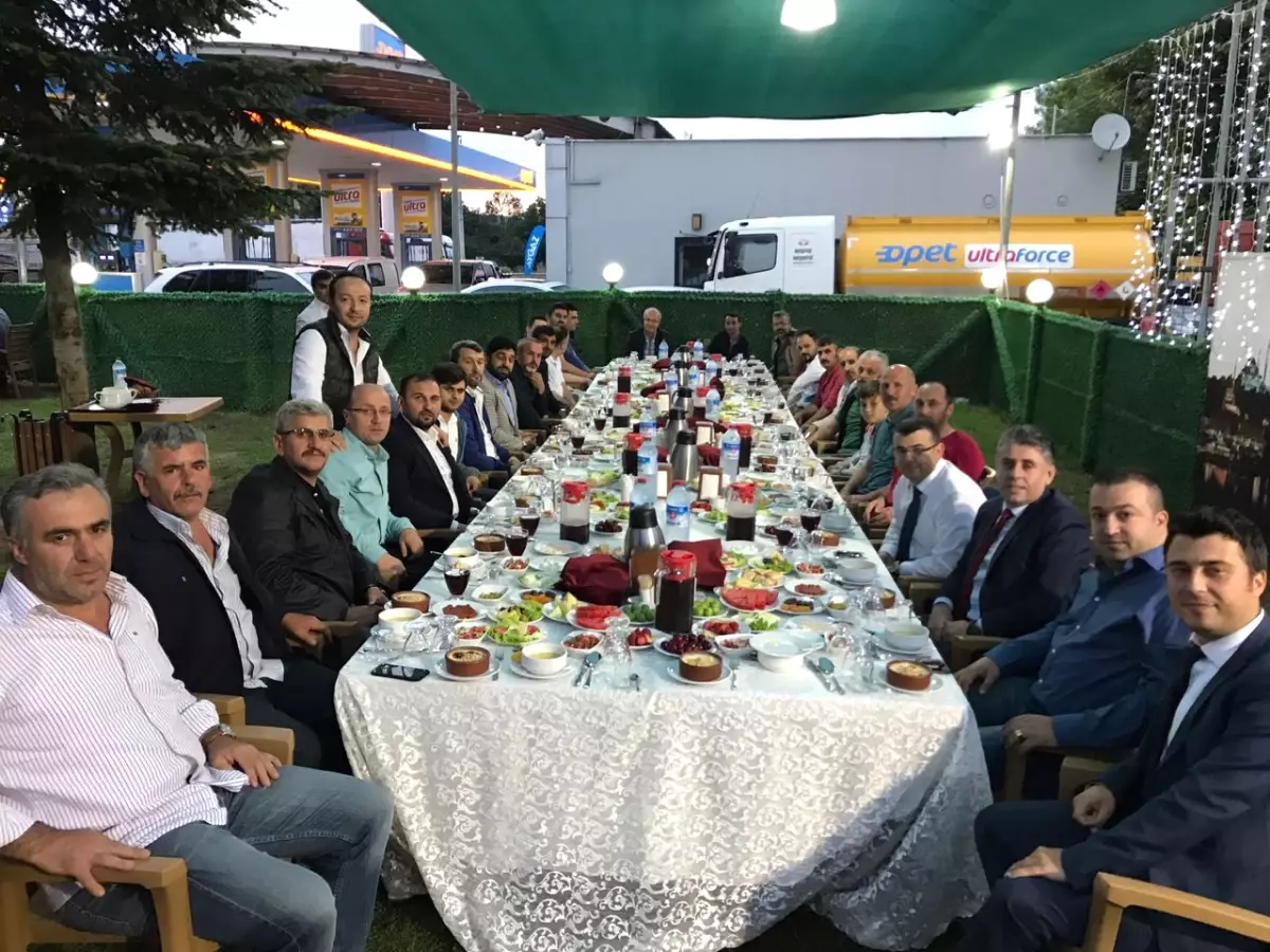 Uğur Dündar Dostları İftar\'da Biraya Geldi