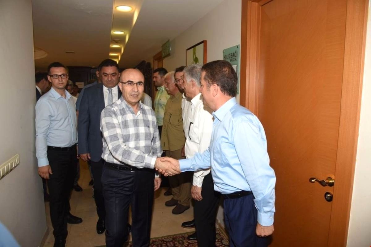 Vali Demirtaş, Çiftçiler ve Oda Başkanları ile İftarda Buluştu