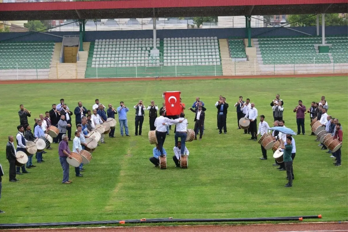 Vali\'den Abdallara 40 Bin Liralık Kıyafet Sözü