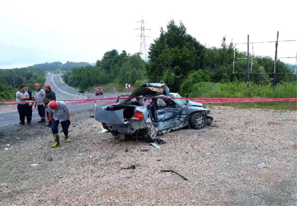 Zonguldak\'ta Otomobil ile Askeri Araç Çarpıştı: 1 Ölü, 2 Yaralı