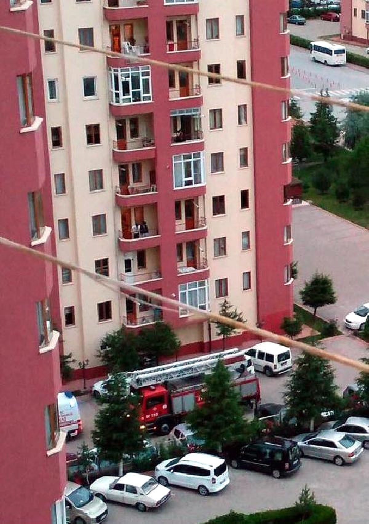 8\'inci Kattan Asansör Boşluğuna Düşen Çocuk Öldü
