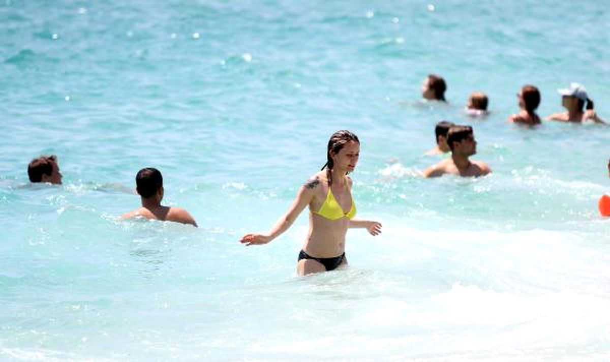 Alanya\'da Plajlar Turistlere Kaldı