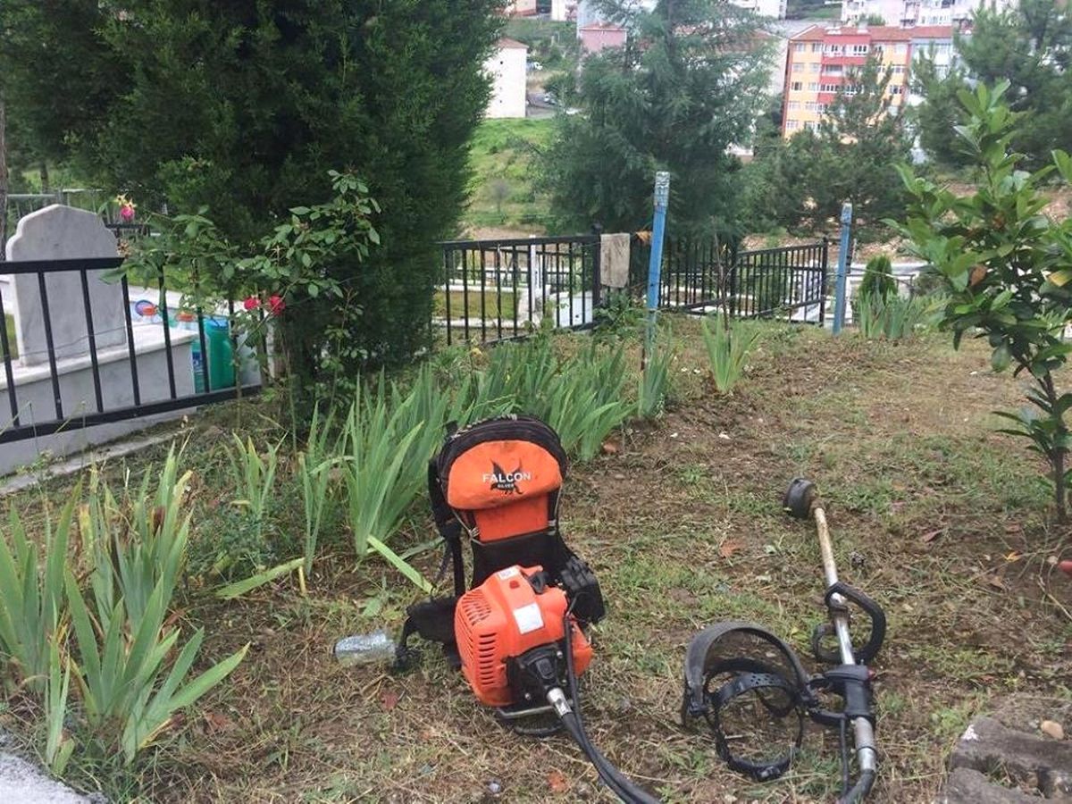 Alaplı\'da Mezarlıklar Temizlendi