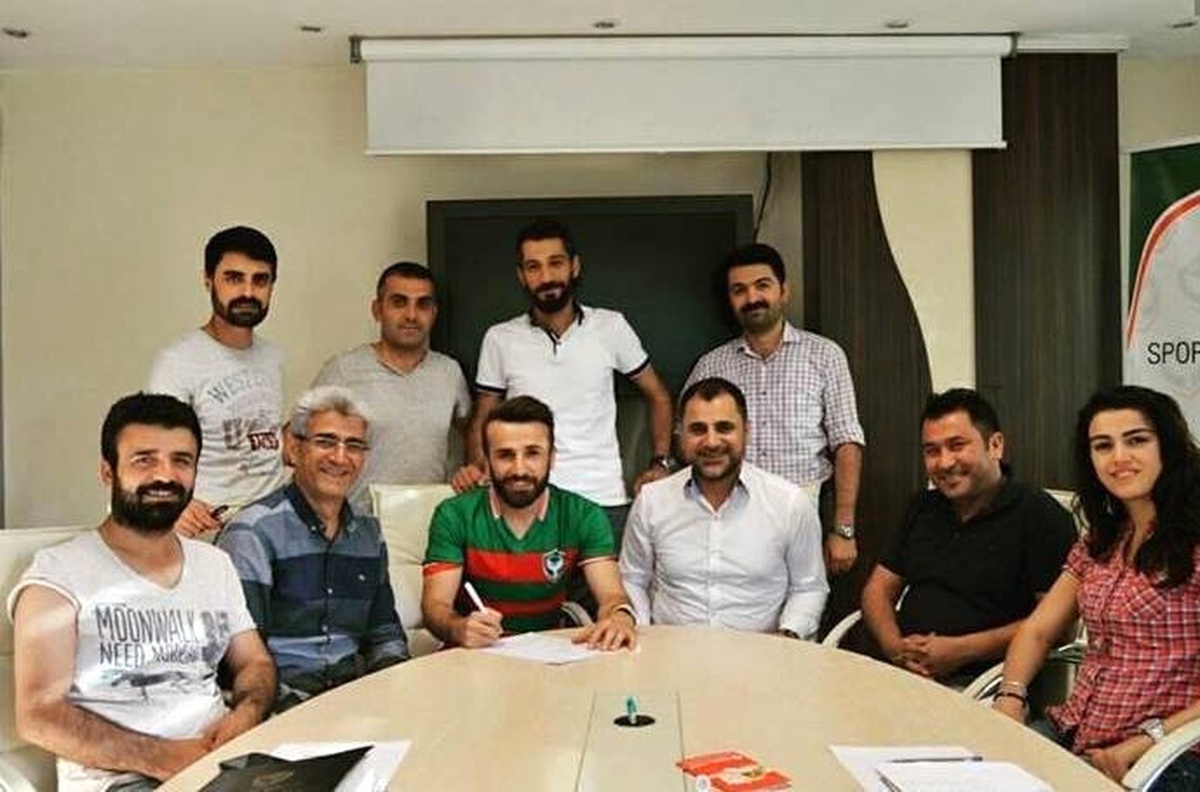 Amed Sportif Kaleci Erdi\'ye İmzayı Attırdı