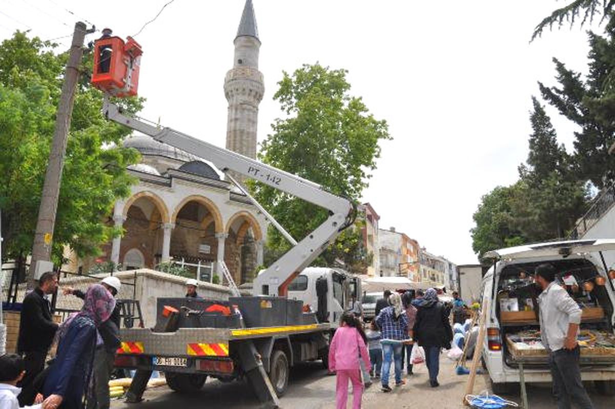 Asılan Flama Trafoya Kısa Devre Yaptırdı