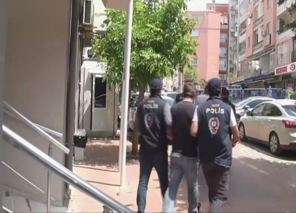 Banka Atm\'lerine Düzenek Kuran 3 Kişi Yakalandı