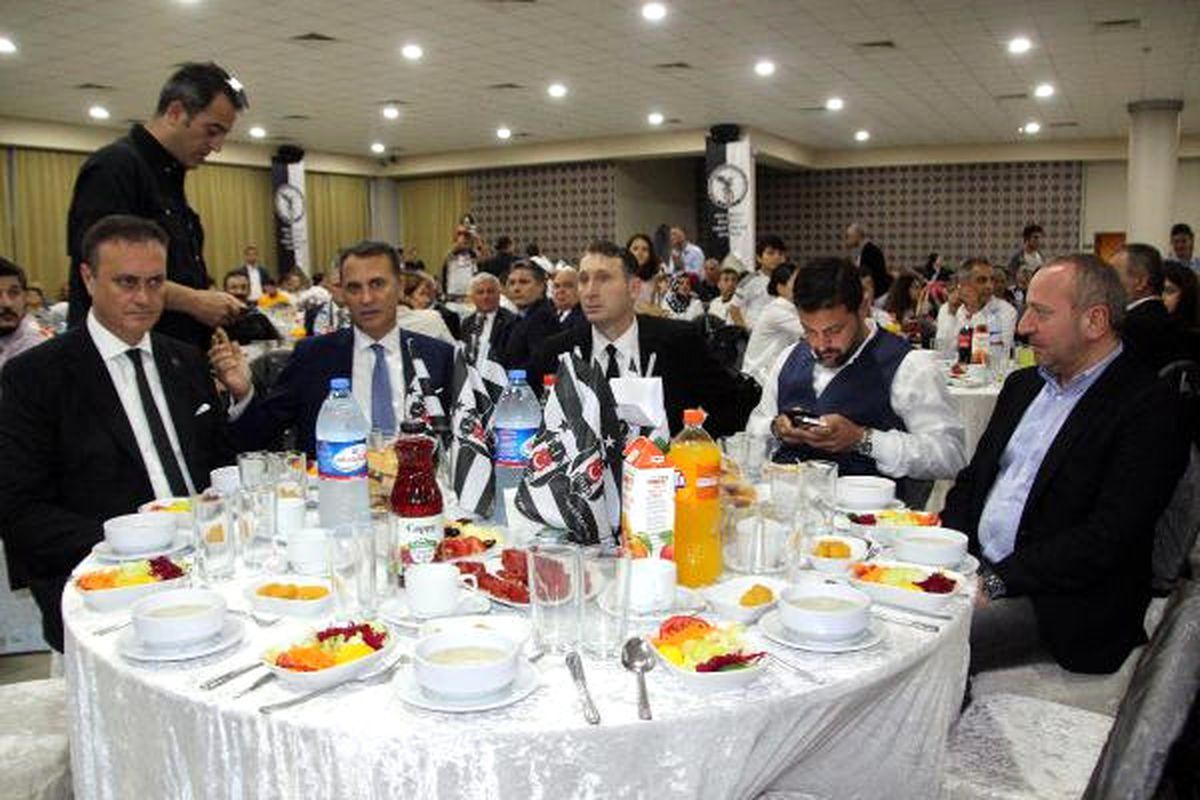 Beşiktaş, Şehit Emniyet Müdürünün Mezarına Şampiyonluk Kupasını Götürdü (2)