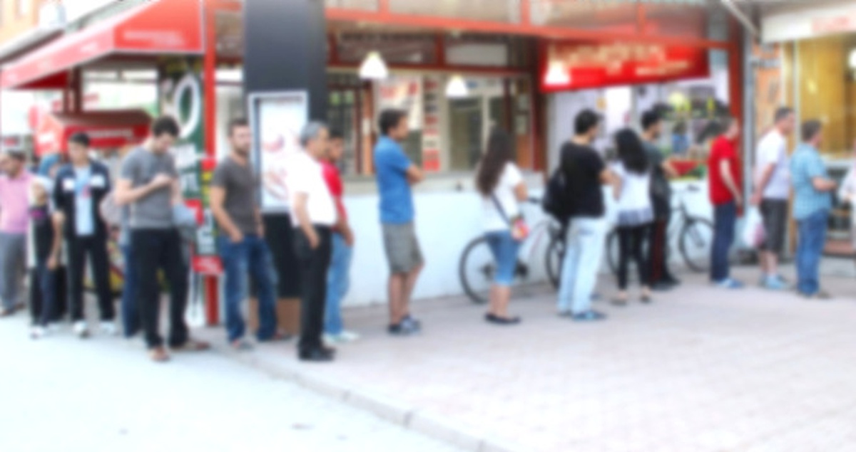 Beykoz\'da Pide Kuyruğunda Silahlı Kavga: 2 Yaralı