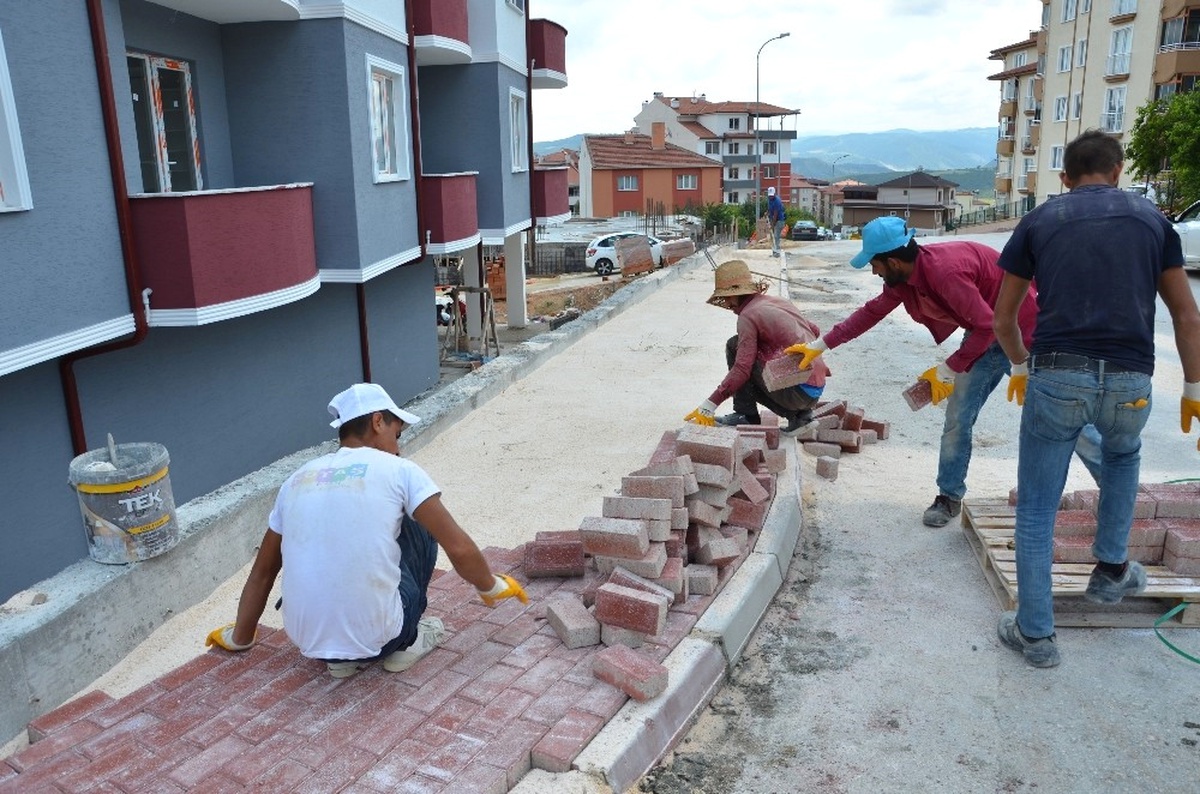 Bilecik Belediyesinden Asfalt Yama ve Parke Taşı Çalışmaları