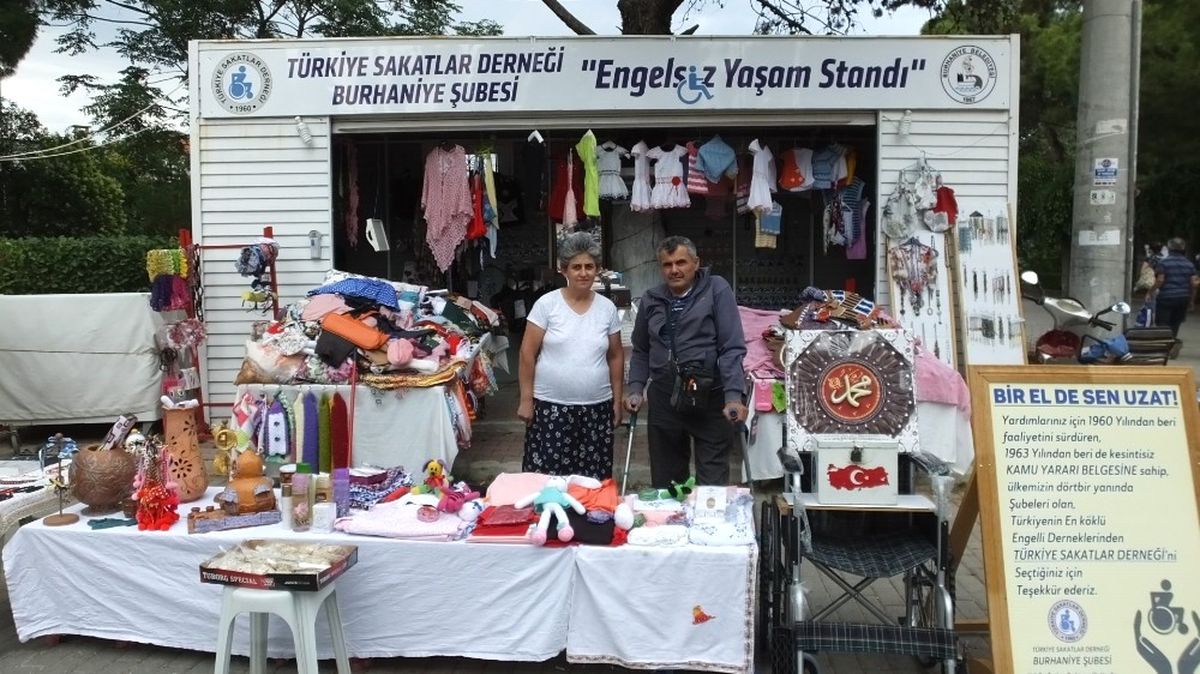 Burhaniye\'de Engelsiz Yaşam Standı Açıldı