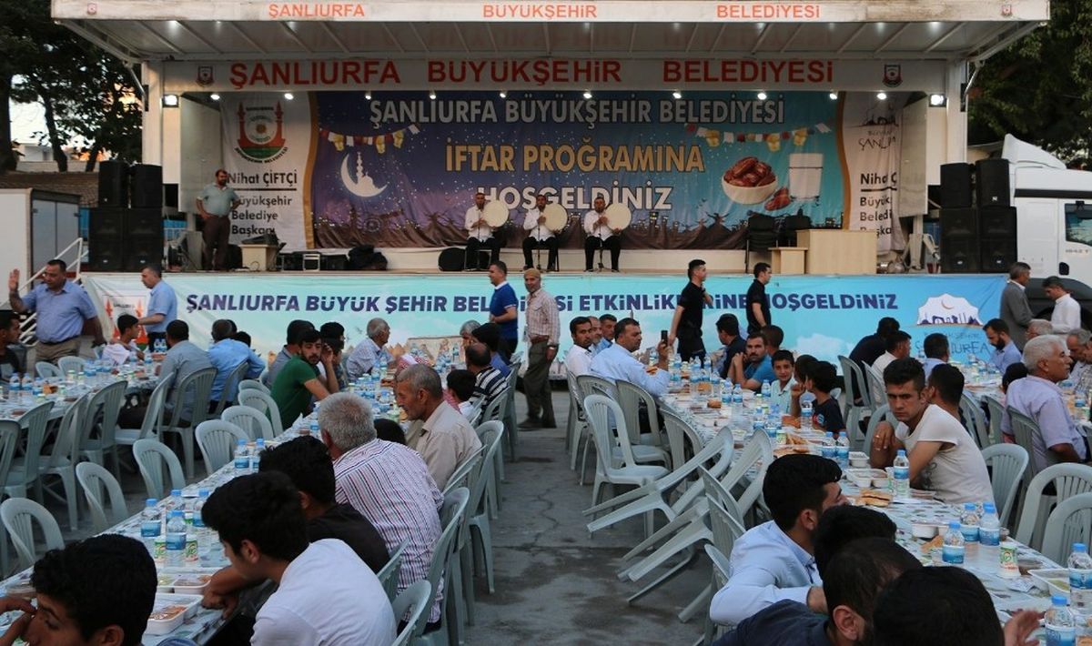 Büyükşehir Suruç\'ta İftar Yemeği Düzenledi