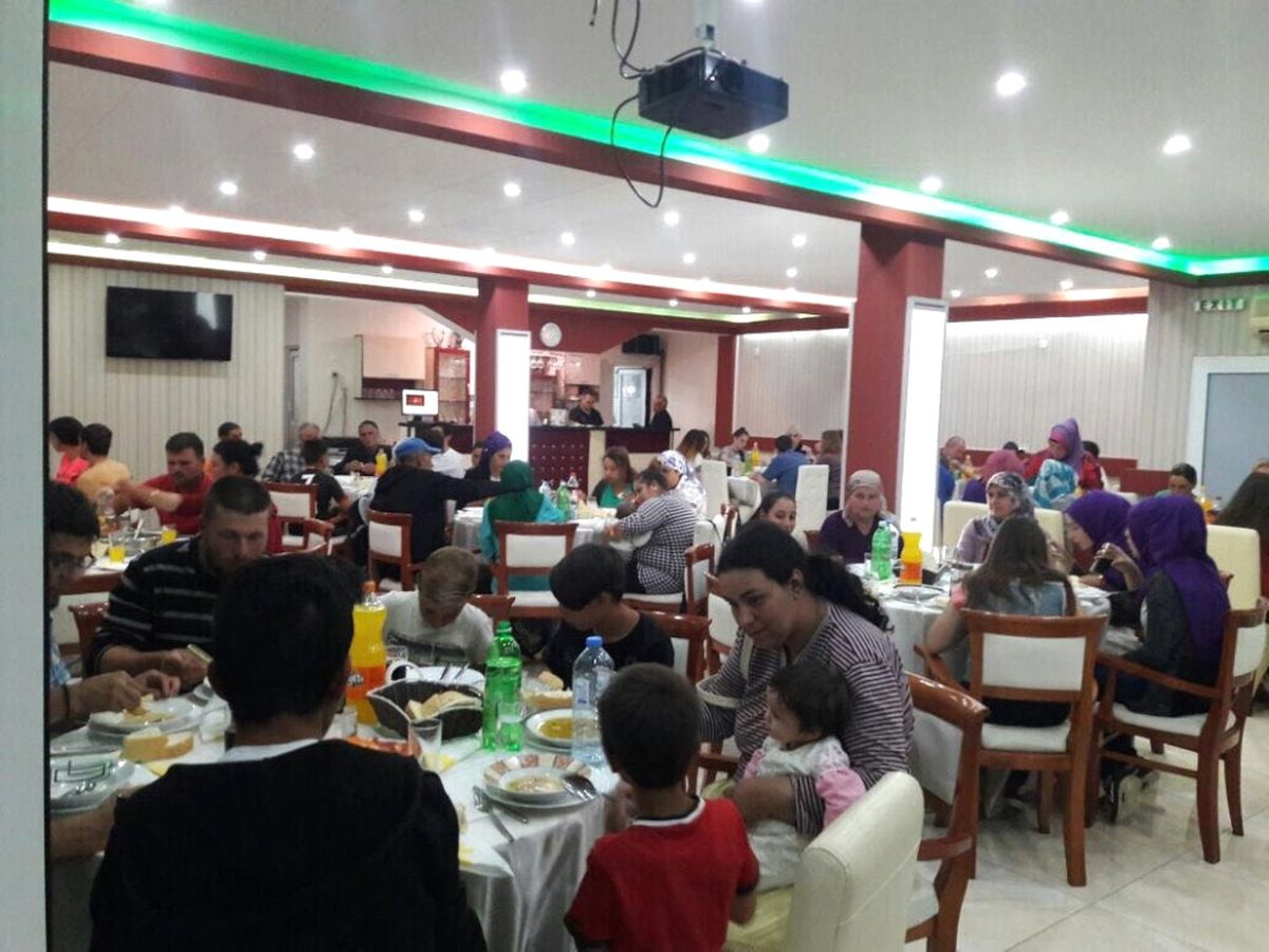 Develili Öğretmenler Makedonya\'da Şehit Öğretmen İçin İftar Verdi