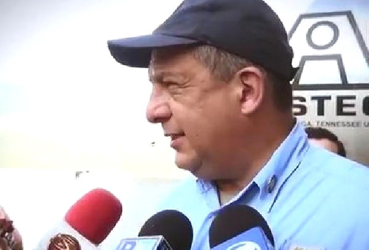 Devlet Başkanı Arıyı Yuttu, "Saf Protein" Dedi.