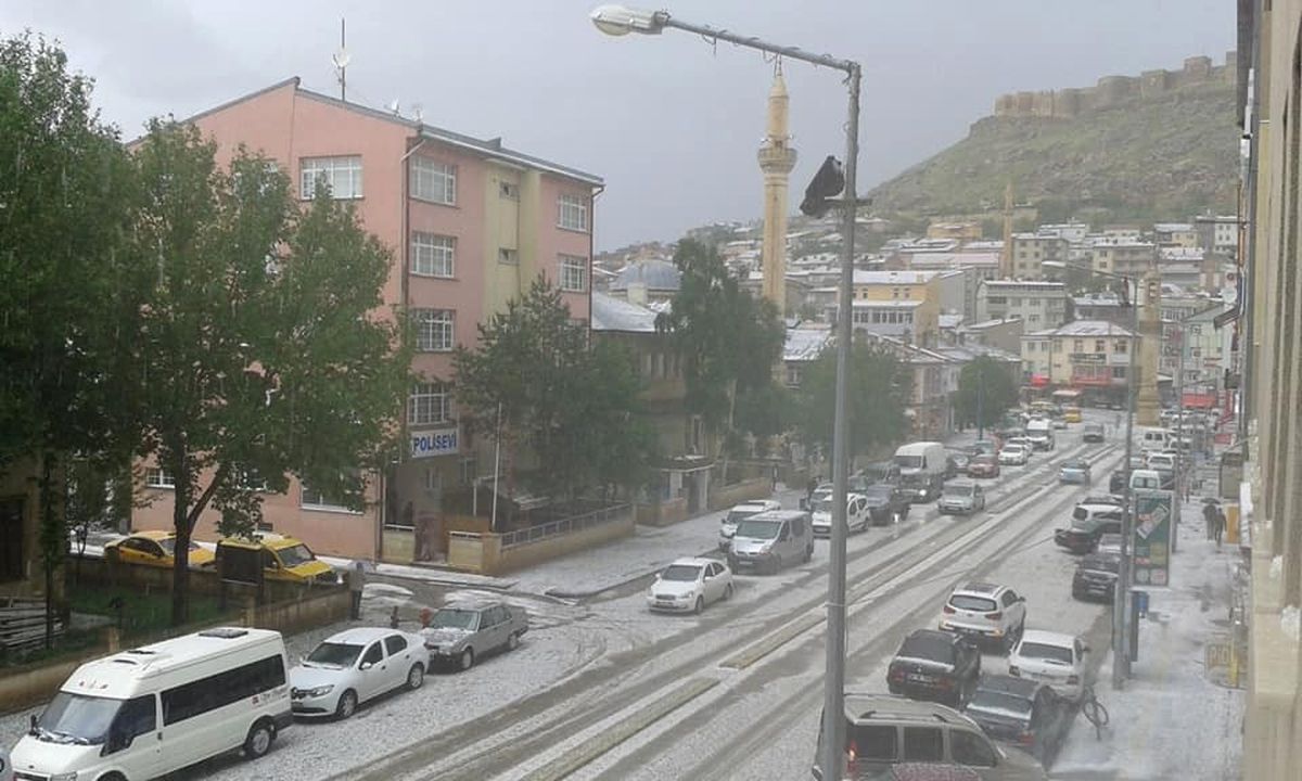Dolu Bayburt\'u Beyaza Bürüdü