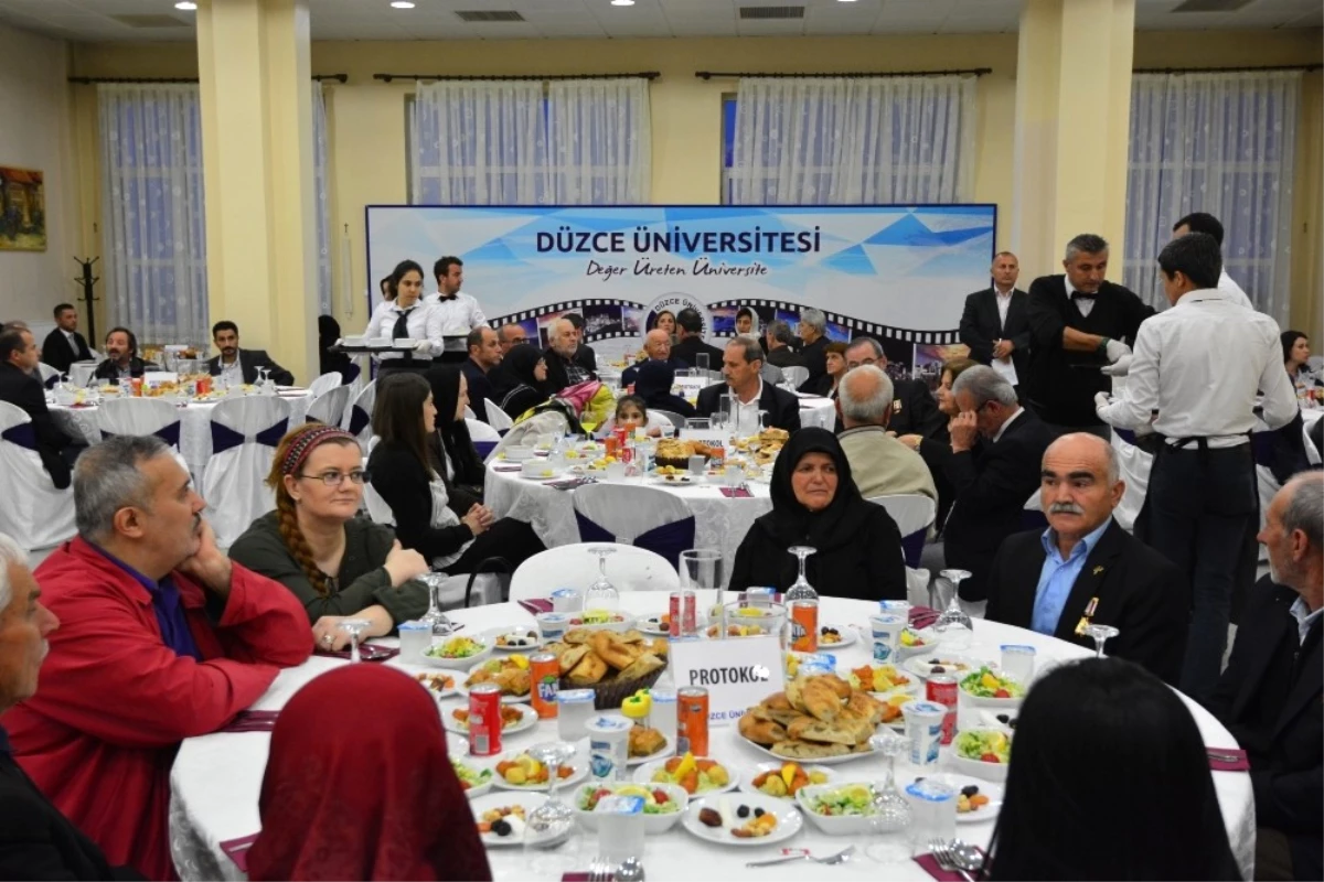Düzce Üniversitesinin Düzenlediği İftar Programı Birlik ve Beraberliğe Vesile Oldu
