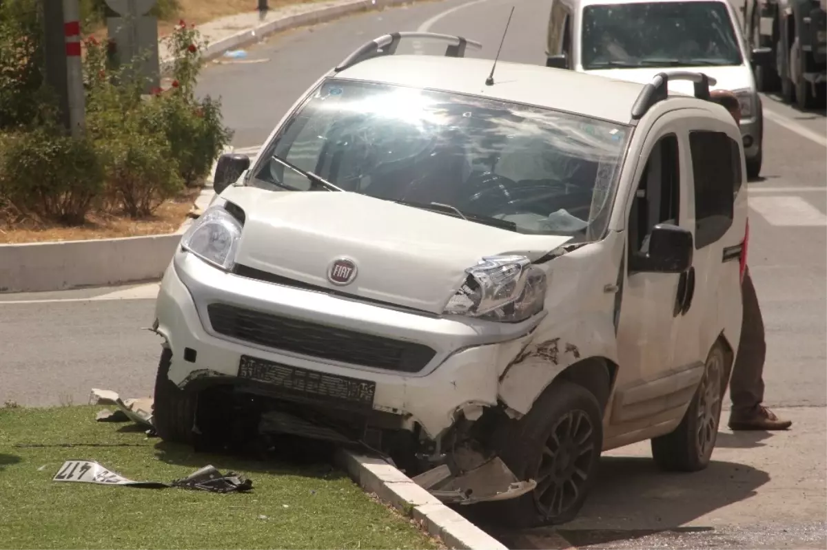 Elazığ\'da Trafik Kazası: 2 Yaralı