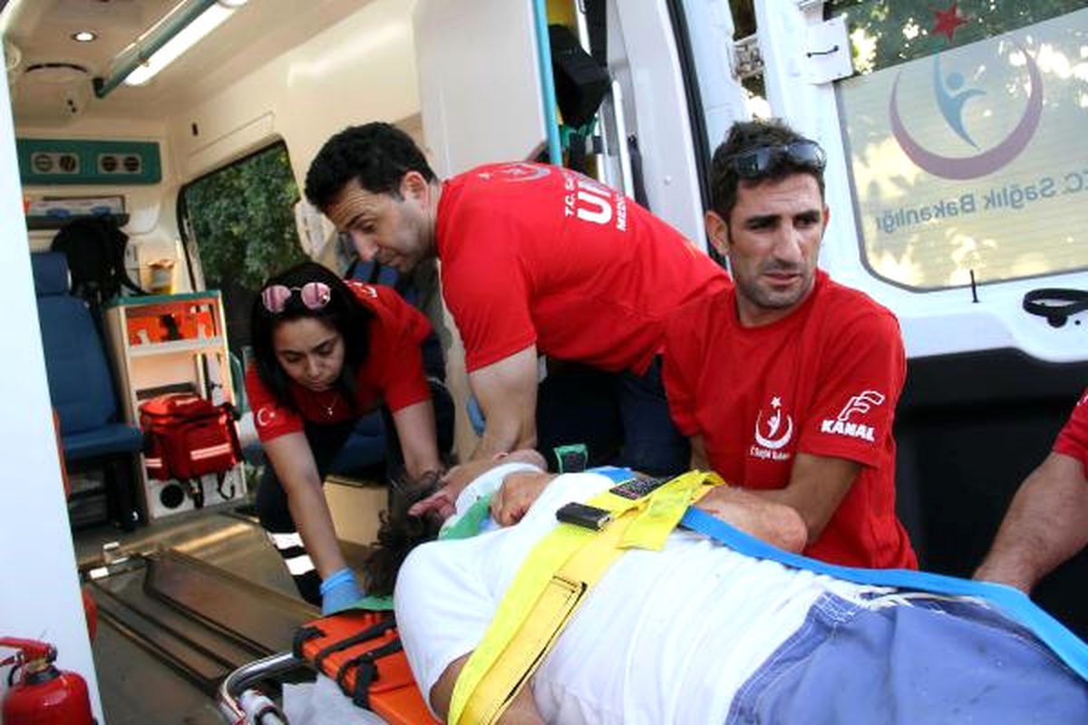 Fethiye\'de Yelken Kanat Düştü; 2 Yaralı