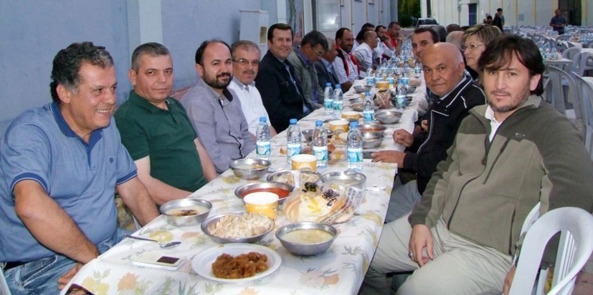 Gökce\'den Muhtarlar ve Personele İftar Yemeği