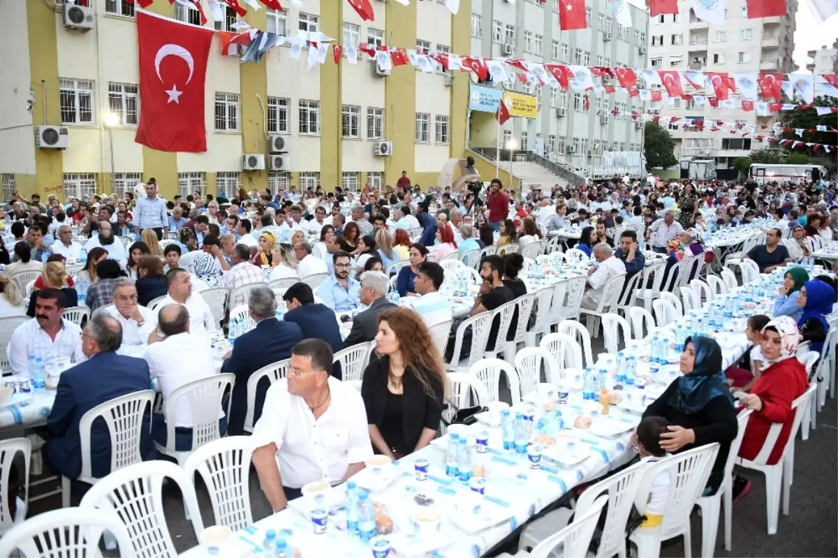 İftar Sofraları Mezitli'de Kuruldu
