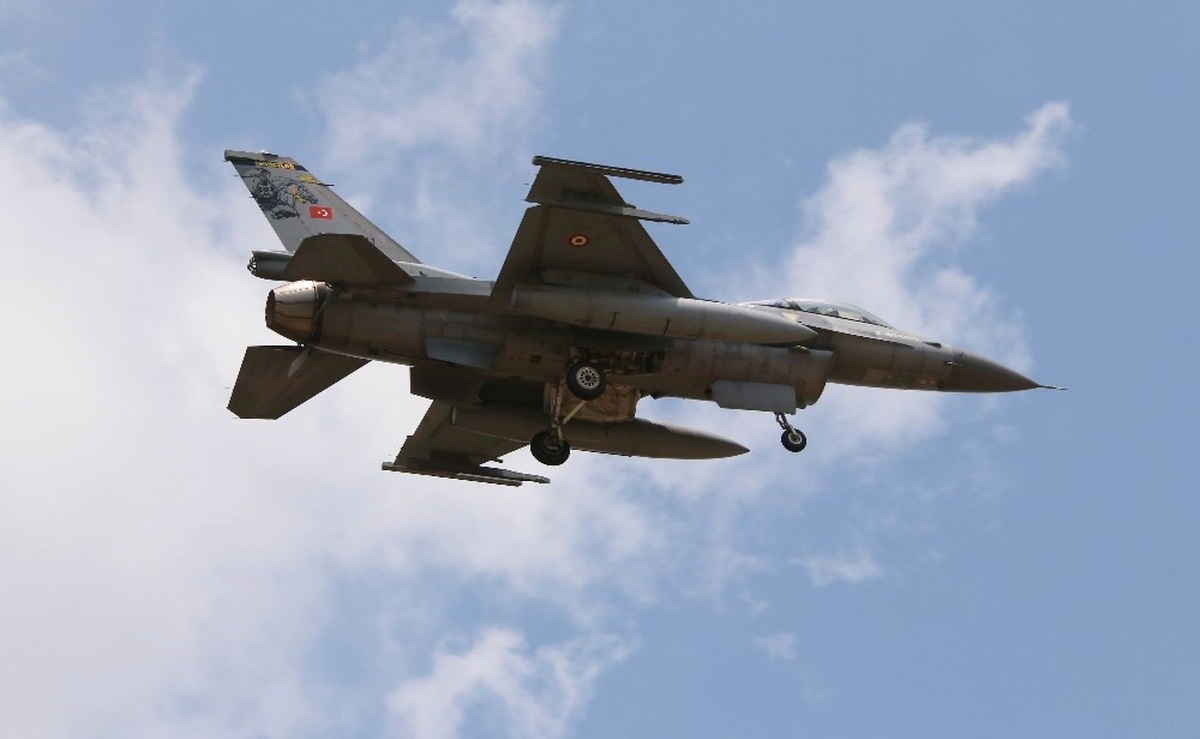 İncirlik\'te F-16 ve Tanker Uçağı Trafiği