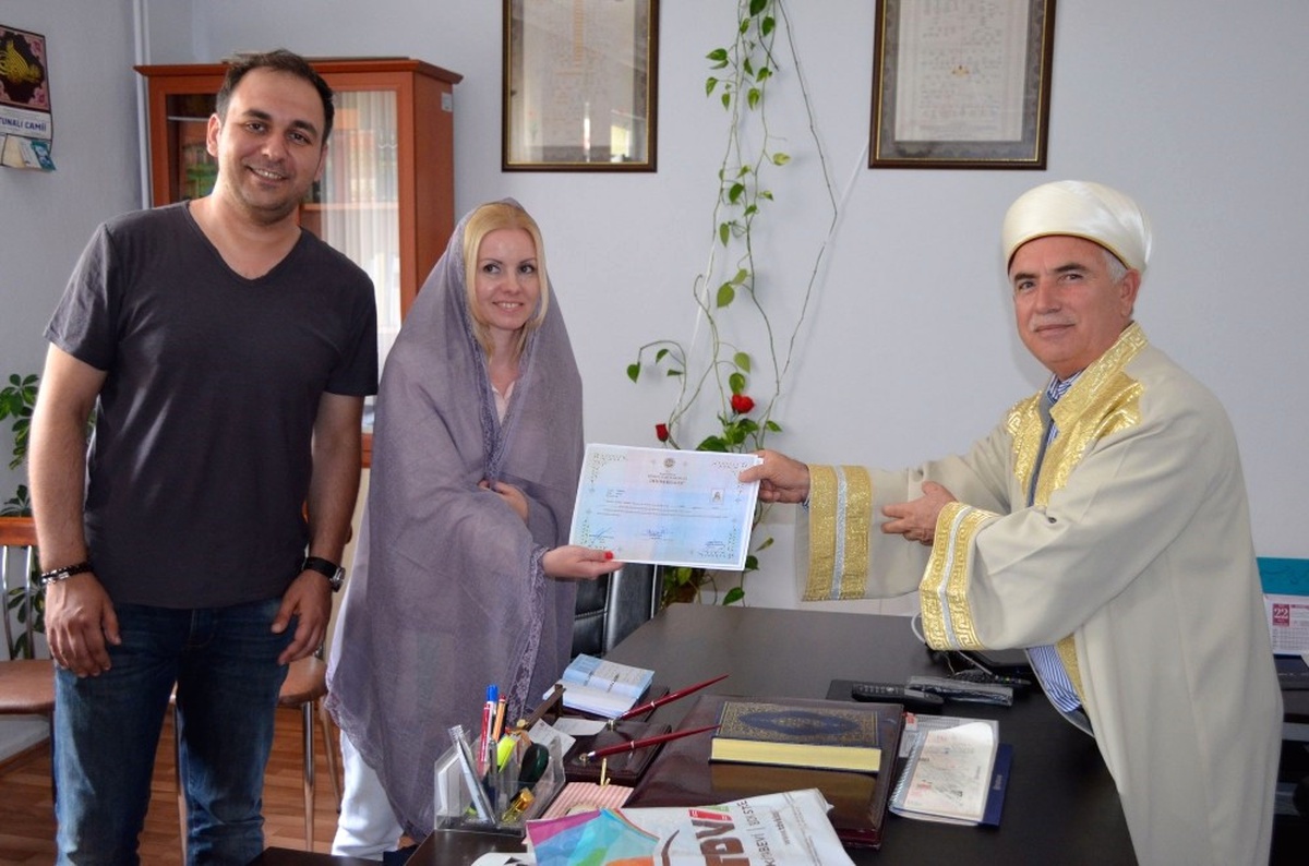 İslamiyet\'i Seçen Ukraynalı Zarudnia, Zehra İsmini Aldı