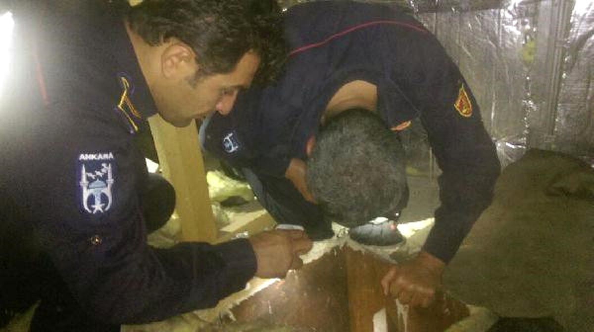 İtfaiyeden Kedi Kurtarma Operasyonu