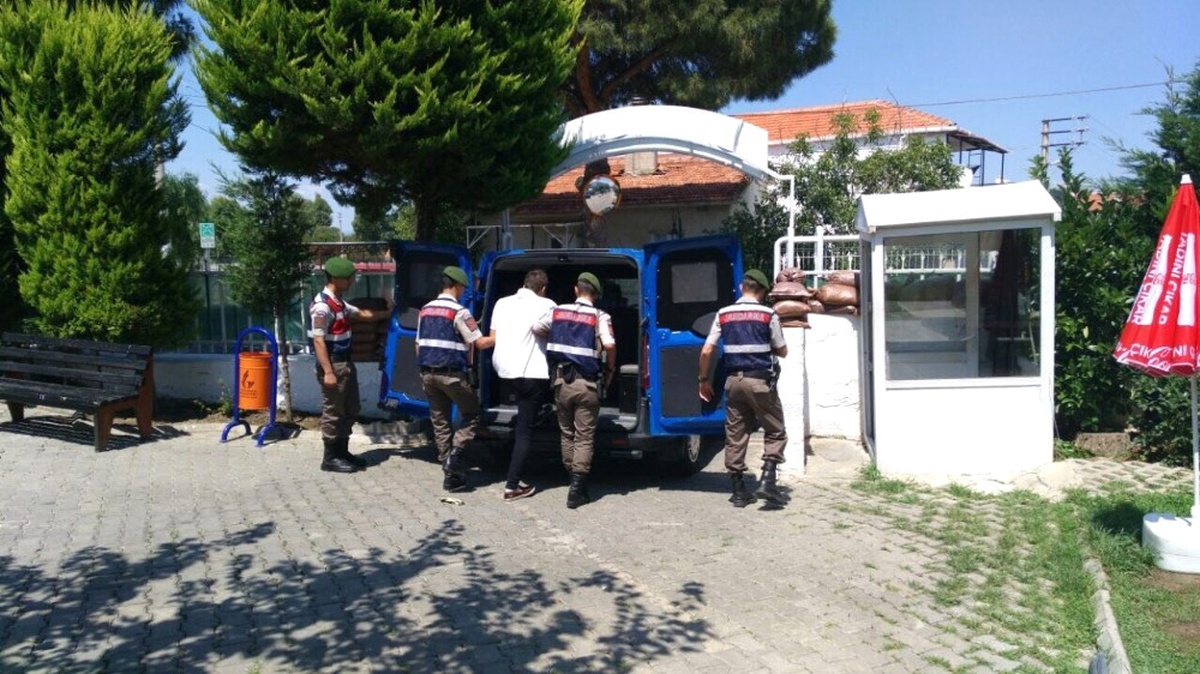 İzmir Merkezli 8 İlde Fetö Operasyonu: 6 Gözaltı