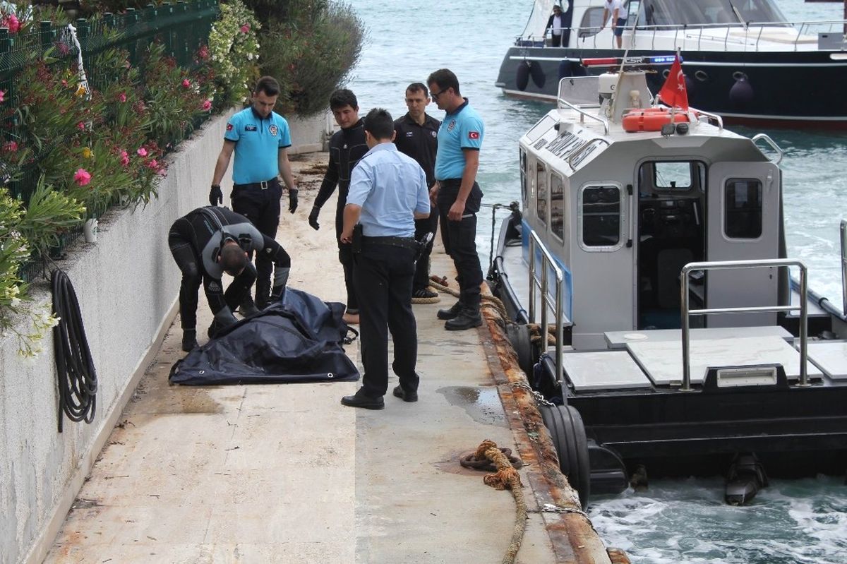 Karaköy\'de Denizden Ceset Çıktı