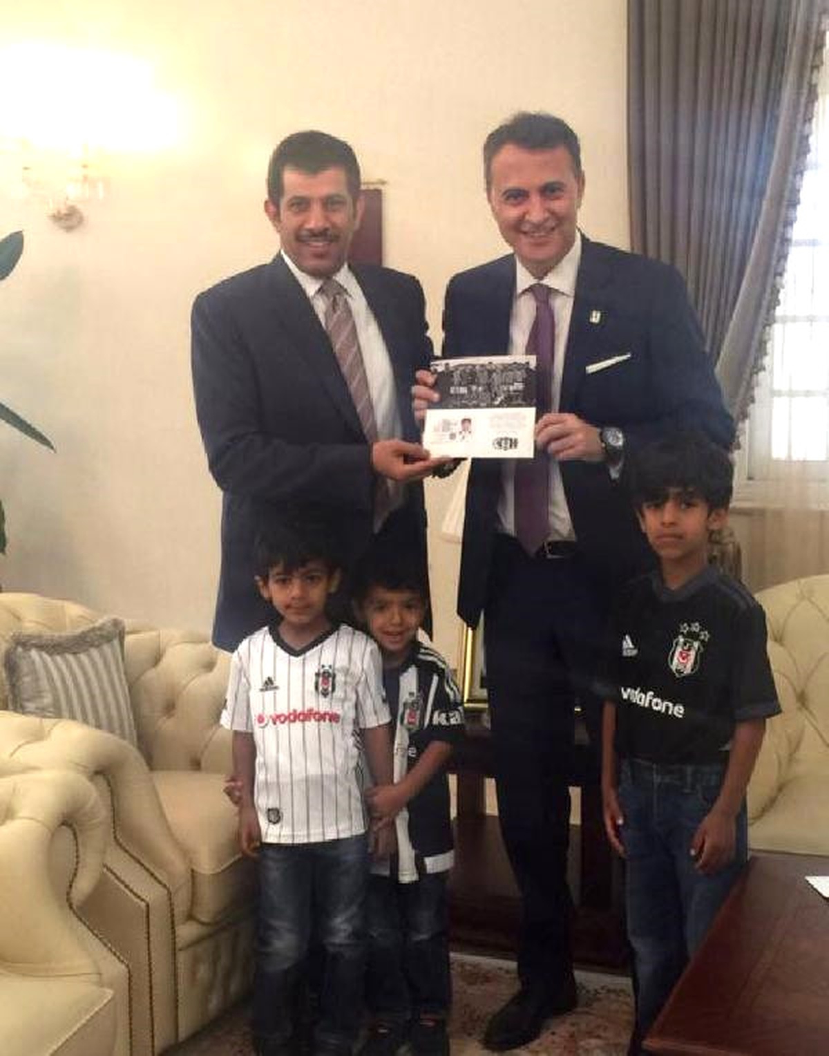 Katar\'ın Ankara Büyükelçisi Salim Mübarek El-Şafi, Beşiktaş\'a Üye Oldu