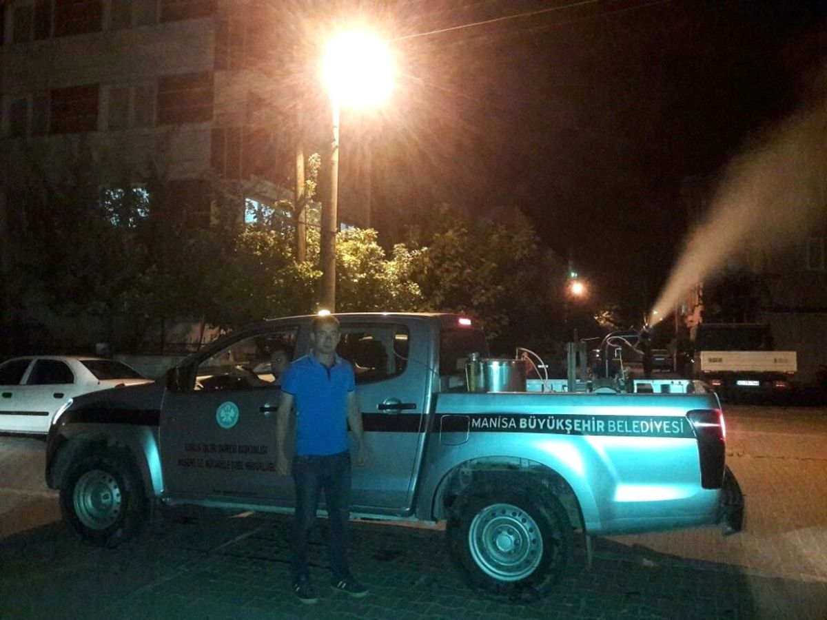 Kırkağaç\'ta Haşereyle Mücadele Gece de Devam Ediyor