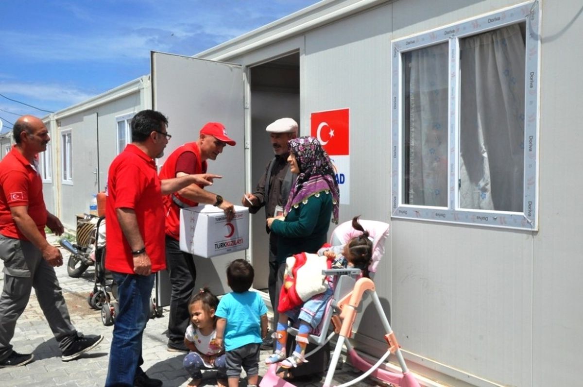 Kızılay\'dan Depremzedelere Yardım