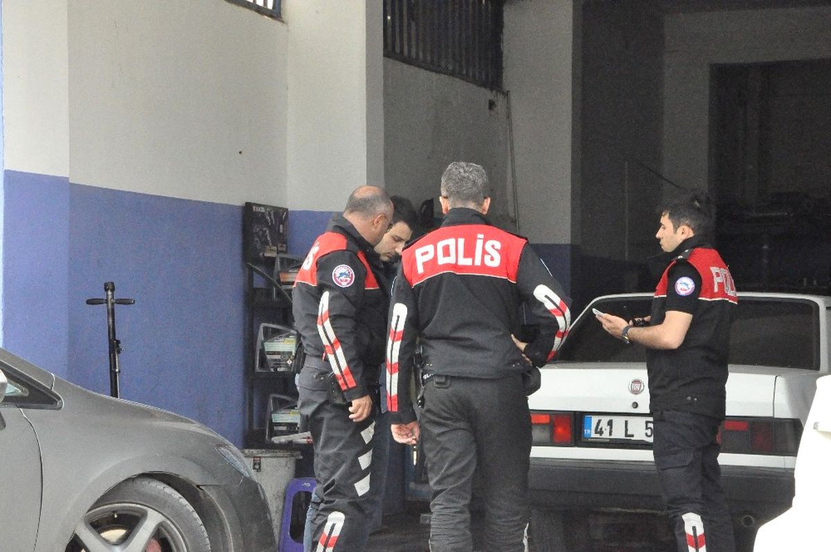 Lüks Araçla Gelip Tamirhanede Çalışan Adamı Bacağından Vurdu