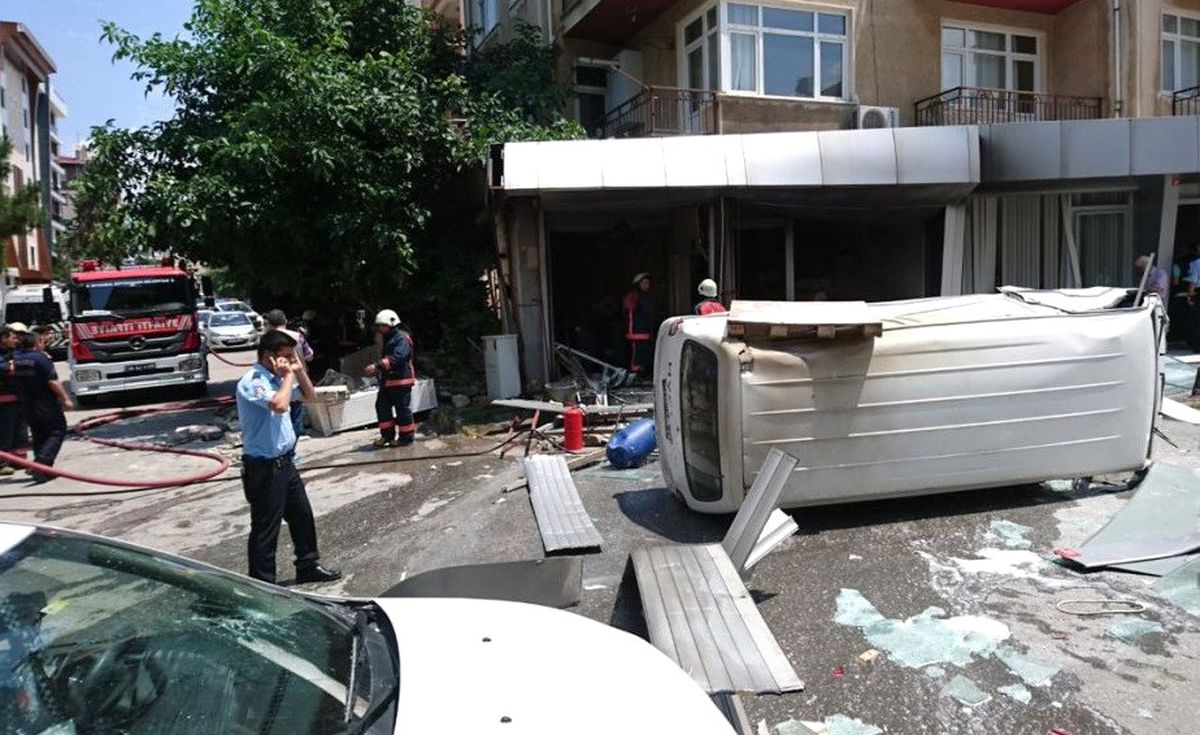 Maltepe\'de Bir İş Yerinde Patlama (1)