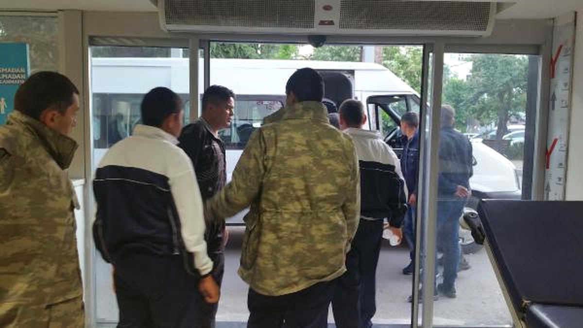Manisa\'da Kışladaki Gıda Zehirlenmesi Şüphesi