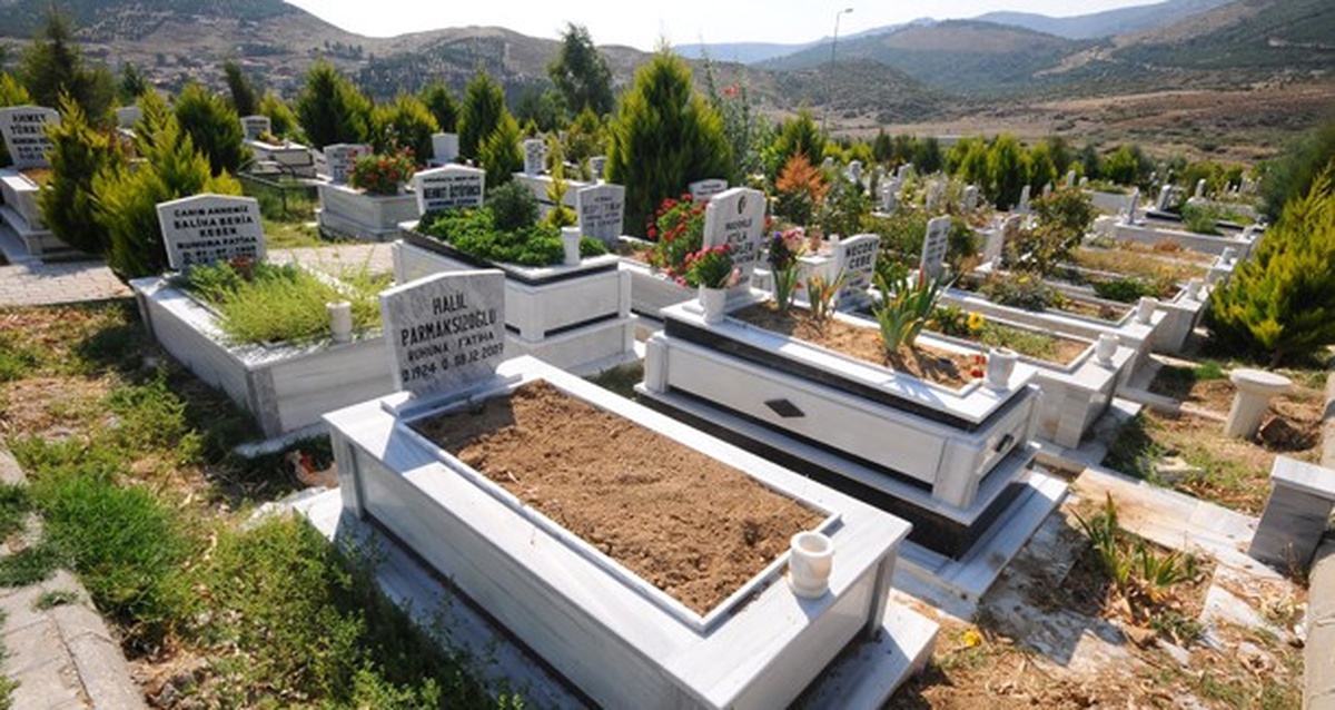 Melikgazi\'de Mezarlıklar Ziyarete Hazır