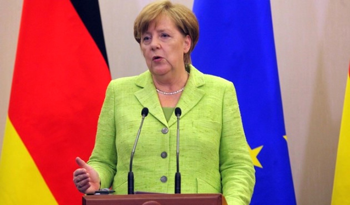 Merkel: Euro Bölgesi\'nin Ortak Maliye Bakanı Olabilir