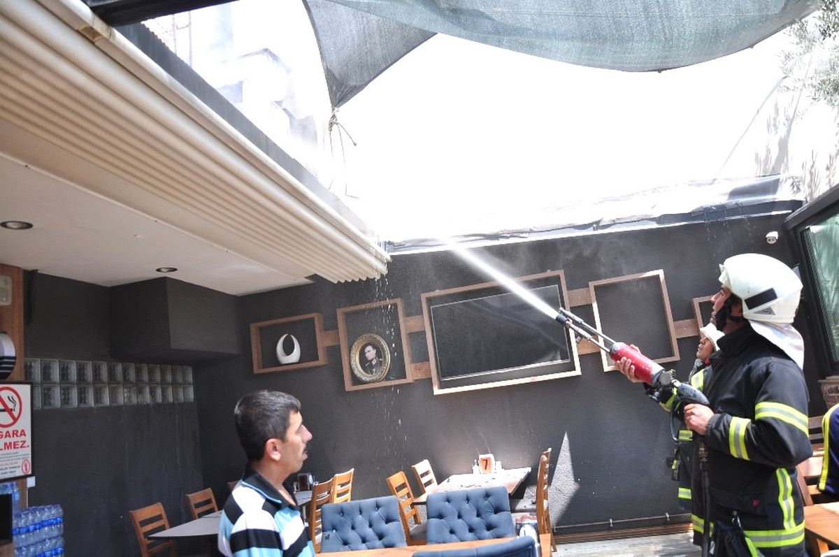 Milas\'ta Restoran Yangını Korkuttu