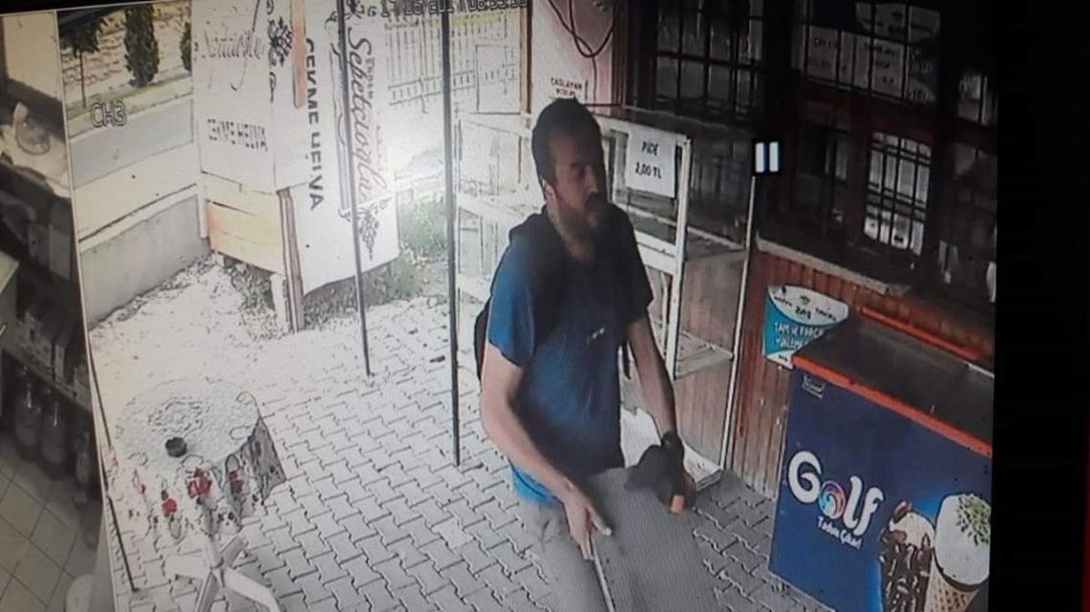 Güpegündüz Camını Kırdığı Büfeyi Soydu