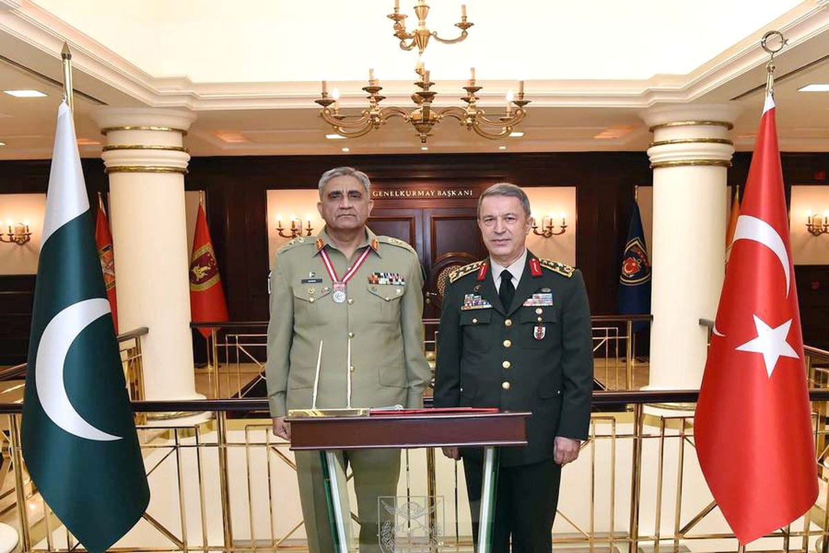 Pakistan Kara Kuvvetleri Komutanı Bajwa\'dan Genelkurmay Başkanı Akar\'a Ziyaret