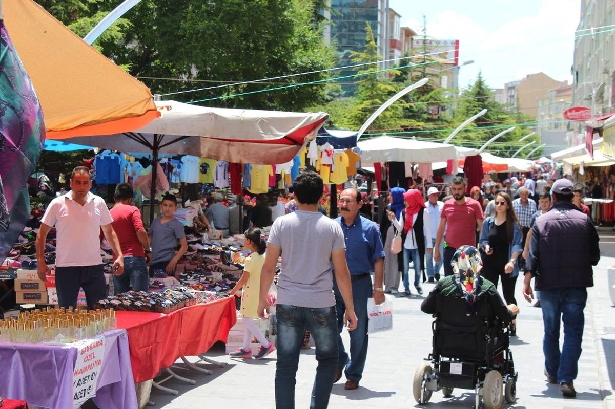 Ramazan\'da Çarşı Bayrama Hazır