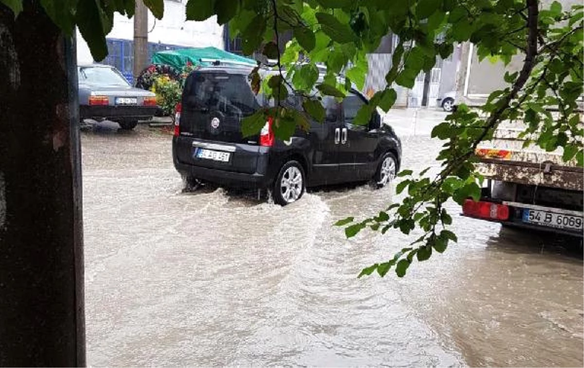 Sakarya\'da Sağanak Yağış Su Baskınlarına Neden Oldu