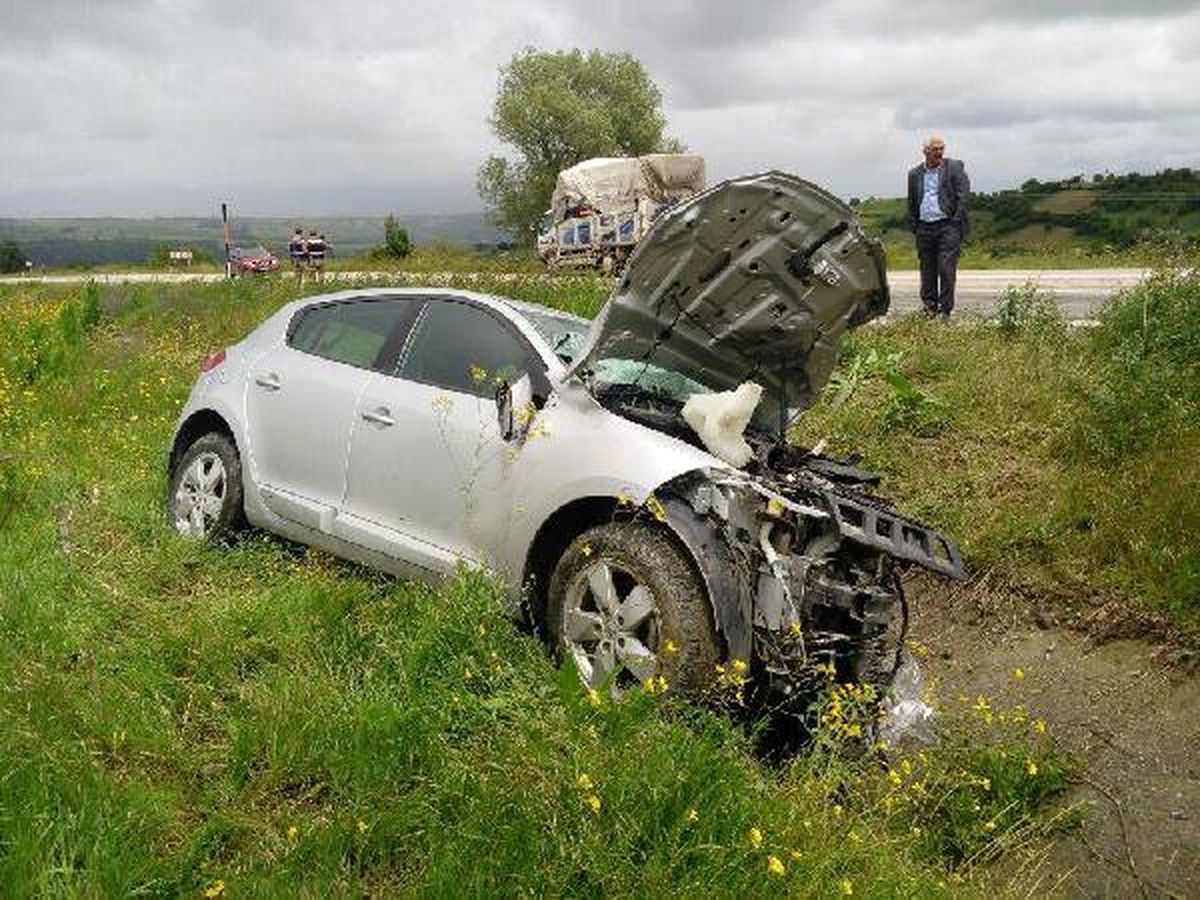 Samsun\'da Minibüs ile Otomobil Çarpıştı : 6 Yaralı