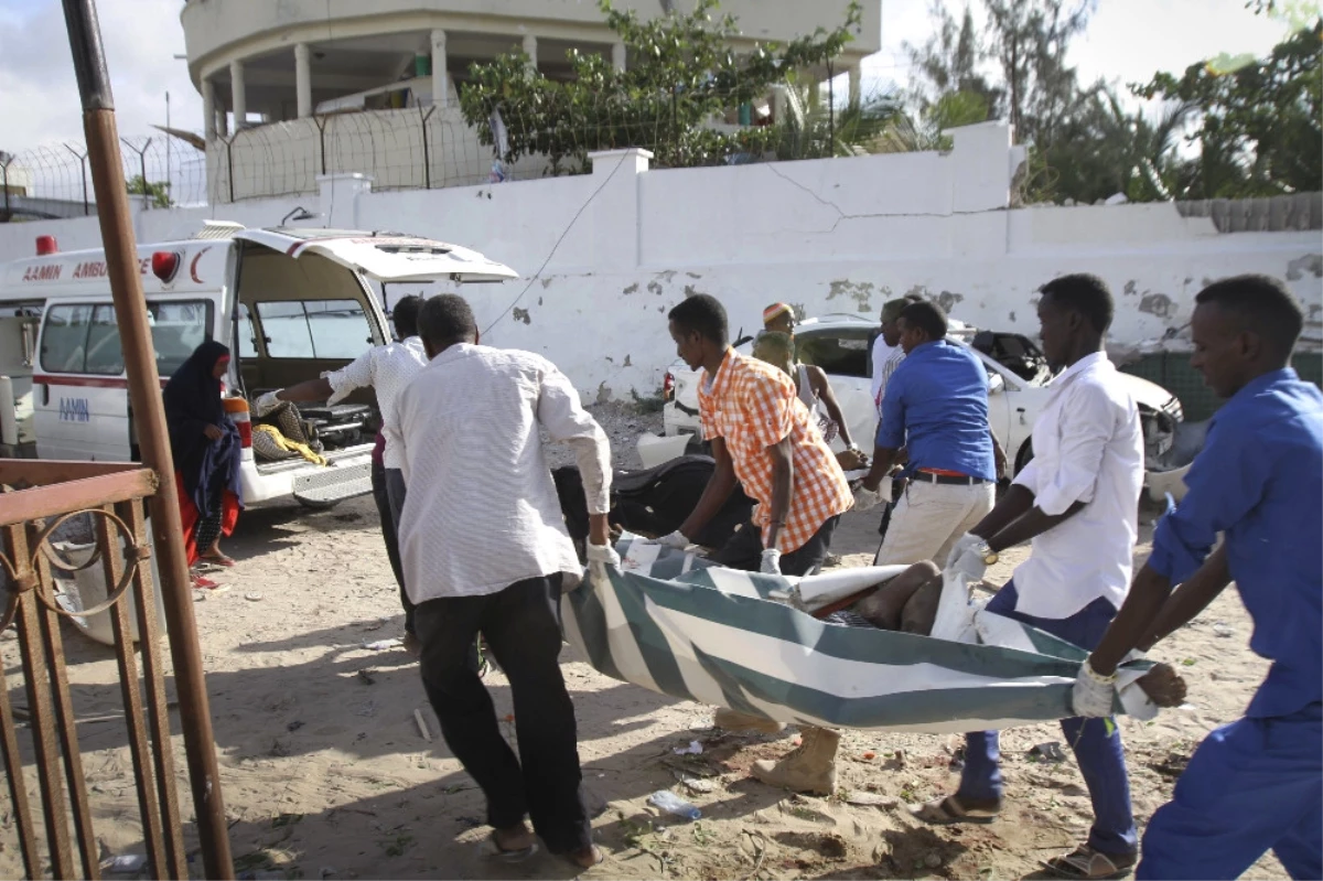 Somali\'de İntihar Saldırısı: En Az 15 Ölü