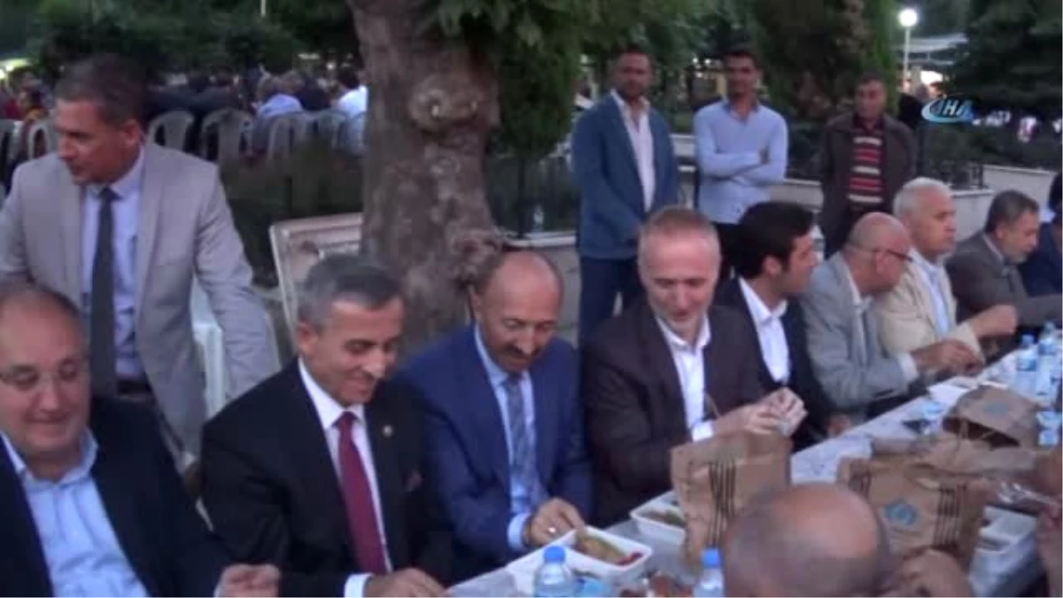 Sultangazi Belediye Başkanı Altunay, Memleketi Edirne\'de 5 İlçede İftar Verdi